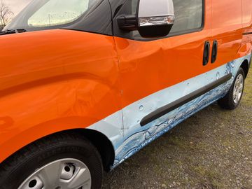 Car image 13