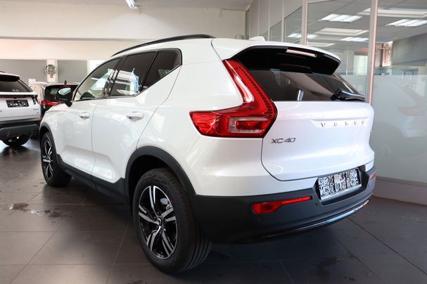 Volvo XC40 Plus Dark B4 155 kW image number 6