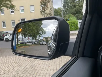 Car image 30
