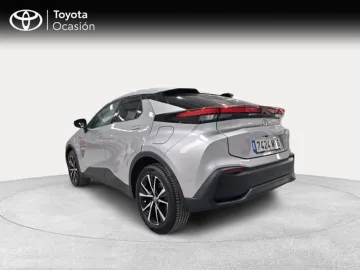 Car image 4