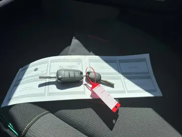 Car image 25