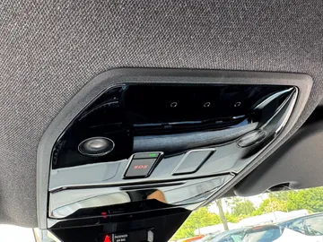 Car image 29