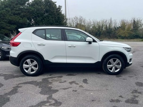 Volvo XC40 D3 Geartronic Momentum 110 kW image number 2