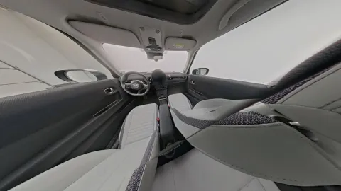 Car image 25