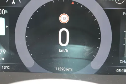 Car image 13