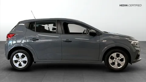 Car image 4