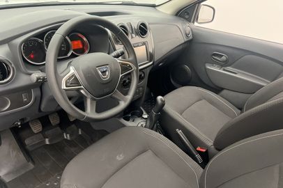 Car image 11