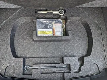 Car image 30