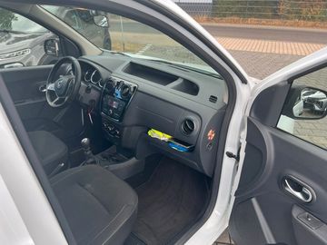 Car image 30