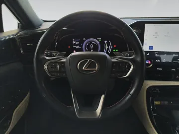Car image 26
