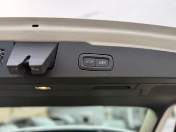 Car image 36