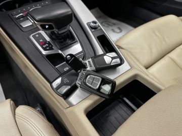 Car image 30