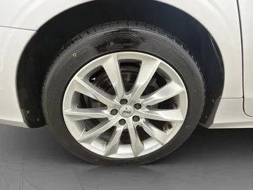 Car image 35