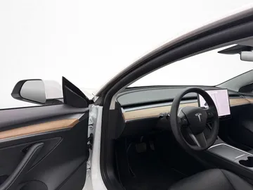 Car image 33
