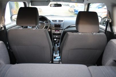 Car image 16