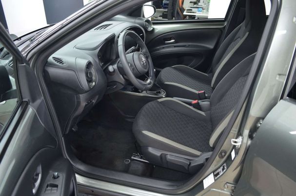 Toyota Aygo X 53 kW image number 14