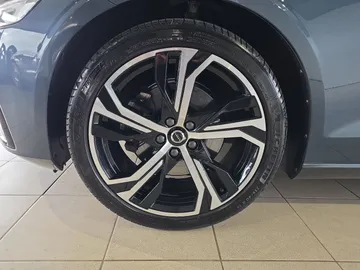Car image 33