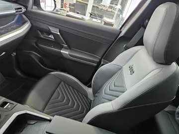 Car image 27