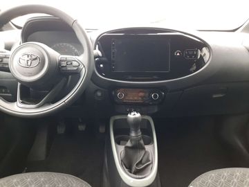 Car image 12