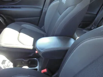 Car image 27