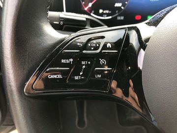 Car image 32