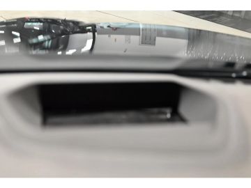 Car image 40