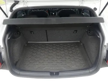 Car image 29