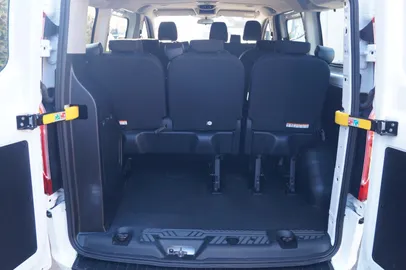 Car image 24
