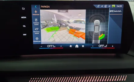Car image 19