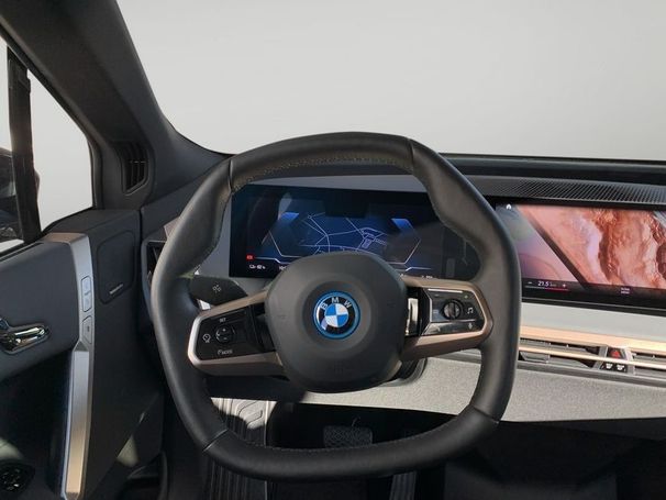 BMW iX xDrive40 240 kW image number 20