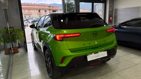 Car image 18