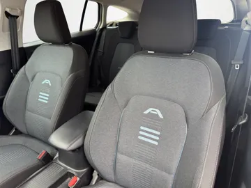 Car image 27
