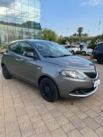 Car image 2