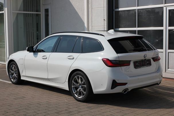 BMW 330e Touring Sport Line 215 kW image number 3