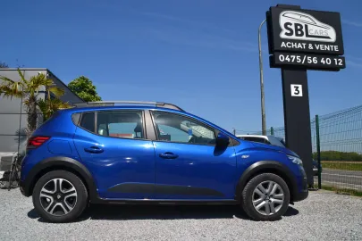 Car image 4