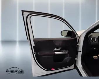 Car image 30