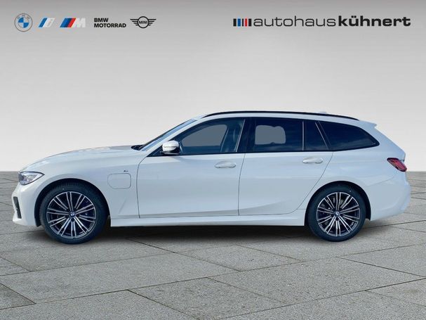 BMW 330 e Touring M Sport xDrive 215 kW image number 4