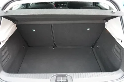 Car image 32
