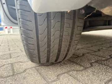 Car image 32