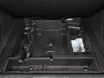 Car image 35