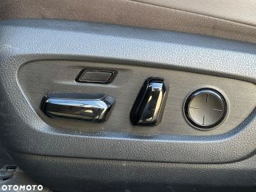 Car image 40