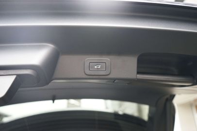 Car image 32