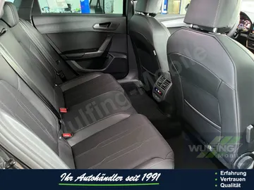 Car image 40