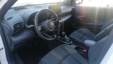 Car image 14