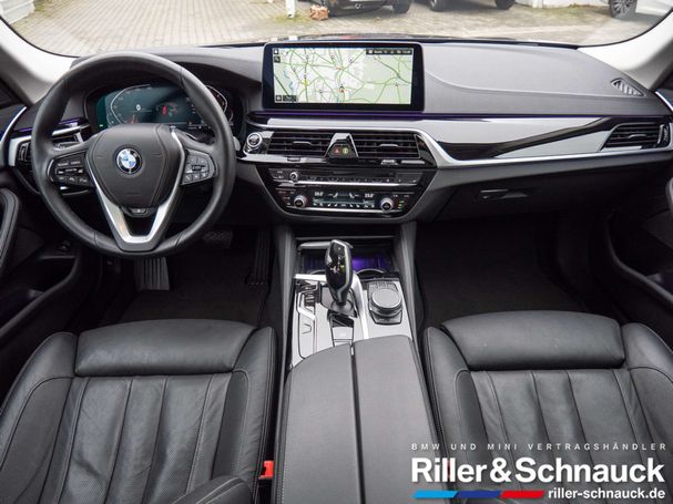 BMW 520i Touring Luxury Line 135 kW image number 9