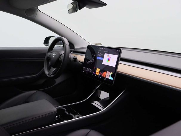 Tesla Model 3 211 kW image number 34