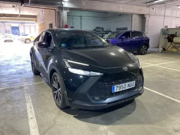 Car image 3