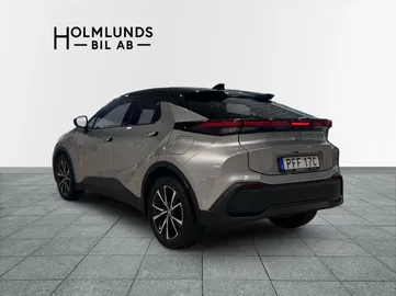Car image 3