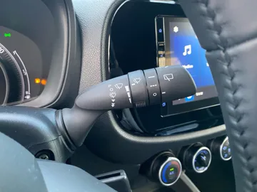 Car image 28