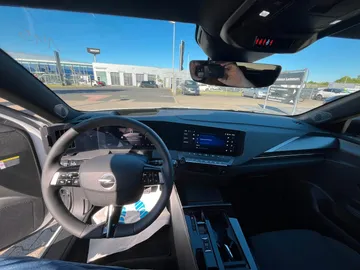 Car image 24